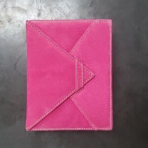 Tansversion pink suede travel box